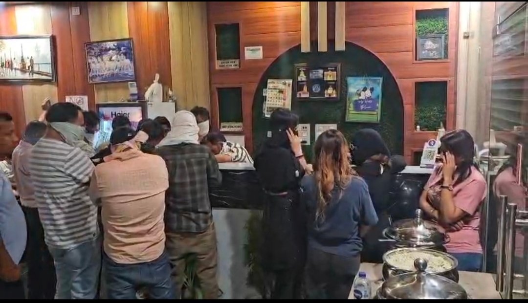 चौकी प्रभारी आईडीपीएल सहित पूरी चौकी सस्पेंड _ कैसिनो मामले में एसएसपी देहरादून ने चैकिंग को गंभीरता से ना लेने लापरवाही बरतने पर उठाया सख्त कदम