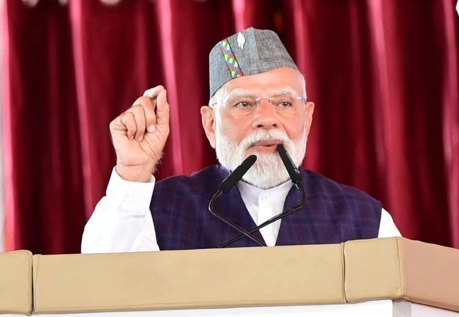 एक बार फिर अपने लोकल कनेक्ट के जादू से लोगों के दिलों को छू गए पीएम मोदी