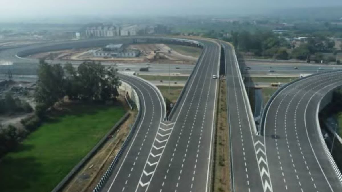 दिल्ली-देहरादून एक्सप्रेसवे 14 अप्रैल 2026 को प्रधानमंत्री नरेंद्र मोदी द्वारा उद्घाटन के बाद चालू हो जाएगा,